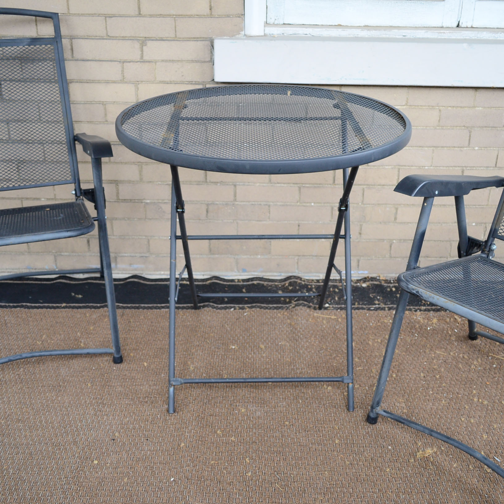 Portable Metal Mesh Patio Table And Two Chairs EBTH